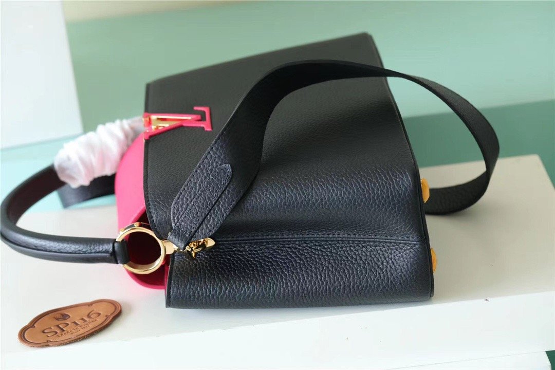 Louis Vuitton Capucines MM Taurillon Black/ Rose Berlingot For Women, WomenÃƒÂ¢Ã¢â€šÂ¬Ã¢â€žÂ¢s Bags, Shoulder And Crossbody Bags 12.4in/31.5cm Louis Vuitton M59882