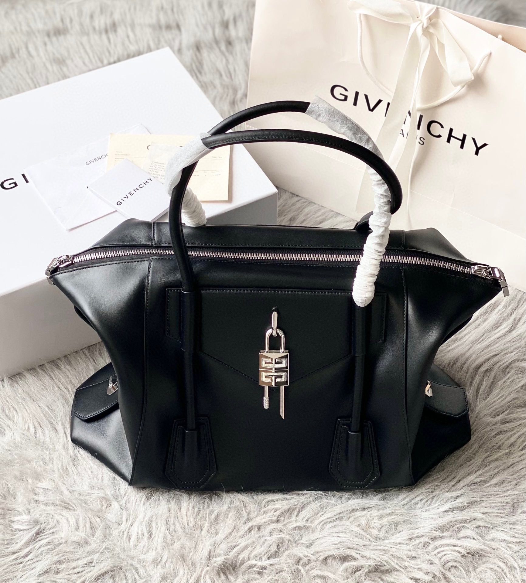 gv Small Antigona Soft Bag Black For Women, Handbags, Shoulder Bags 17.7in/45cm GVC