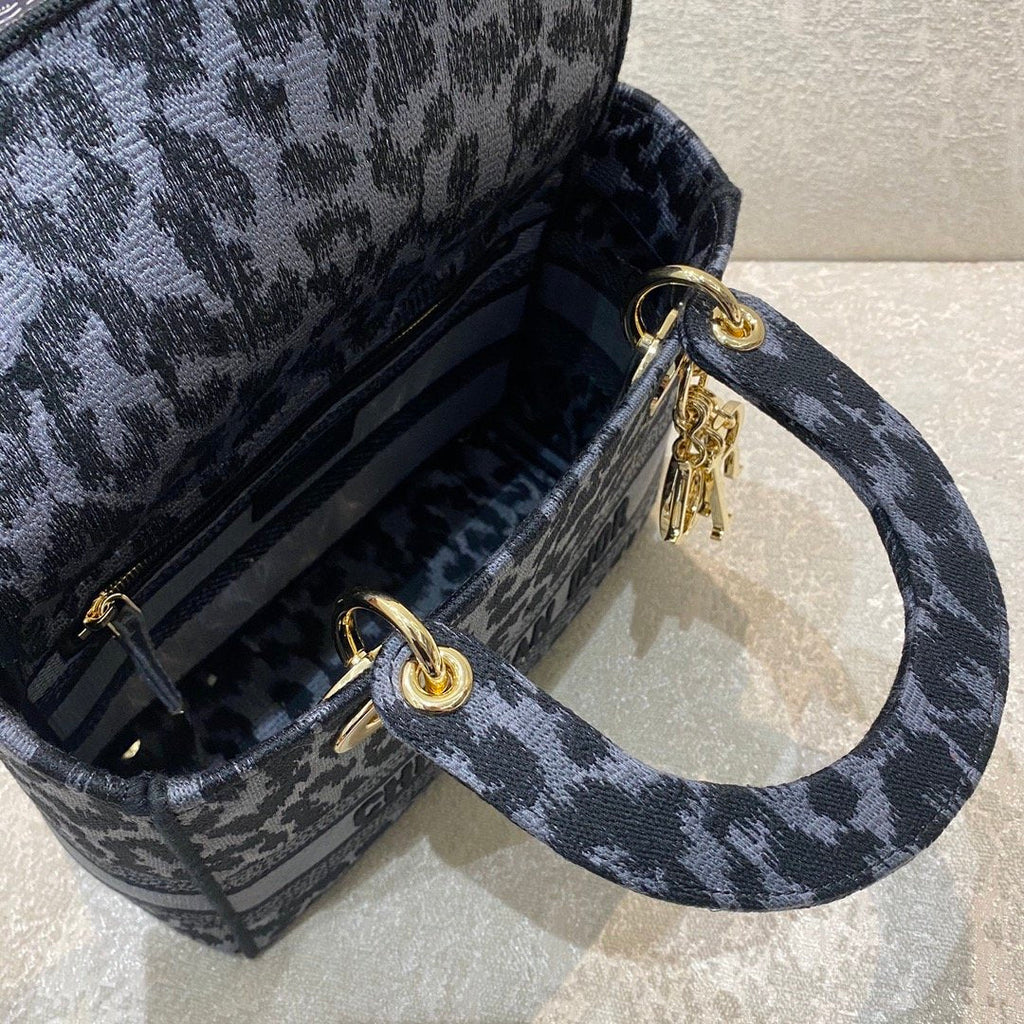 Dior MeDiorum Lady D-Lite Bag Blue and Black Mizza Embroidery, Blue and Black Handbags, Crossbody Bags, 24cm CD M0565ORHM_M962