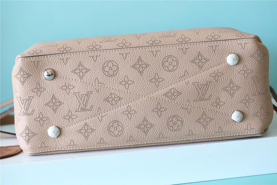 Louis Vuitton Bella Tote Mahina Coquille For Women,  Shoulder And Crossbody Bags 12.6in/32cm Louis VuittonÃƒâ€šÃ‚Â 