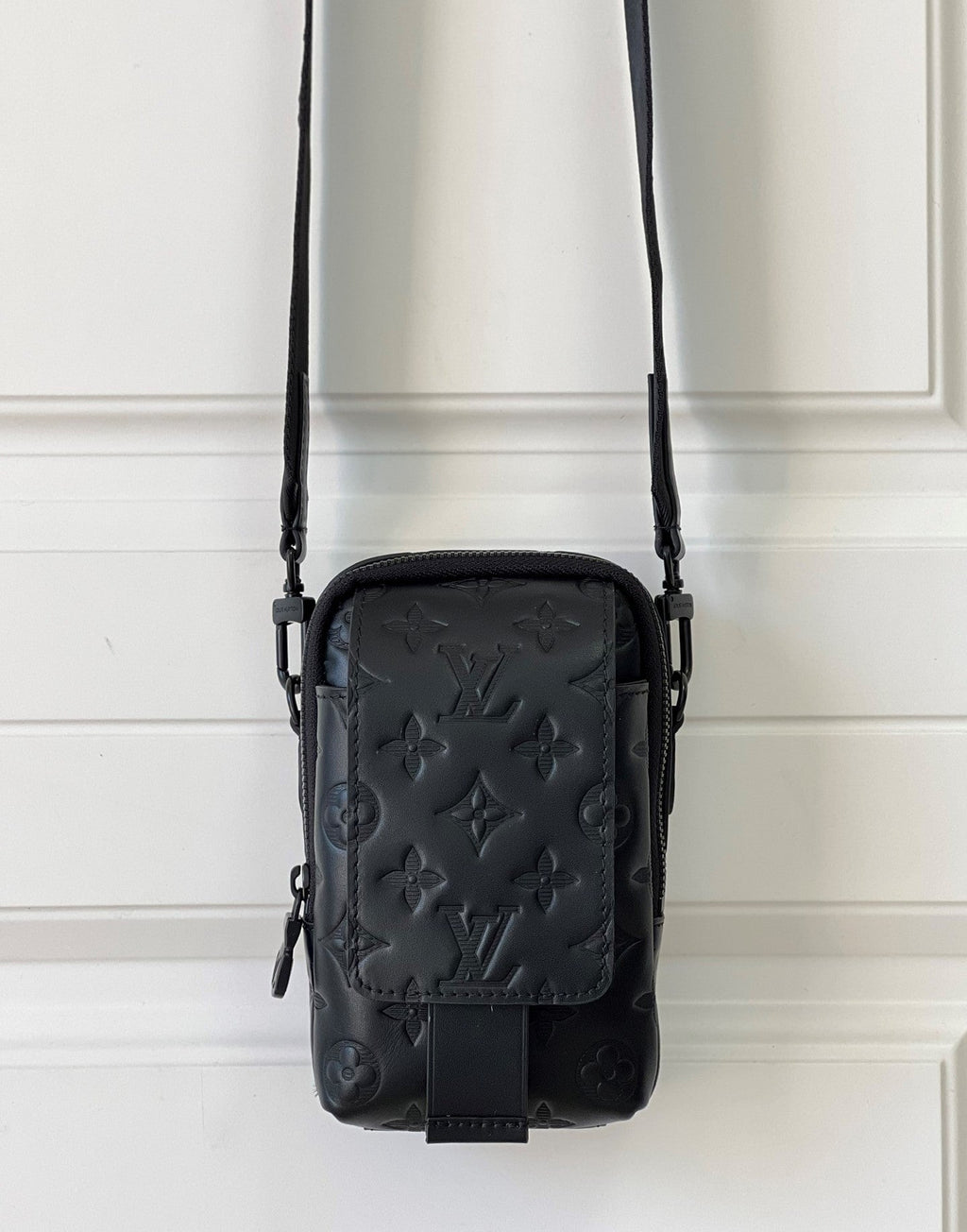 Louis Vuitton GlamIap Double Phone Pouch Monogram Black For Men, Bags, Crossbody Bags 7.1in/18cm Louis Vuitton M81005