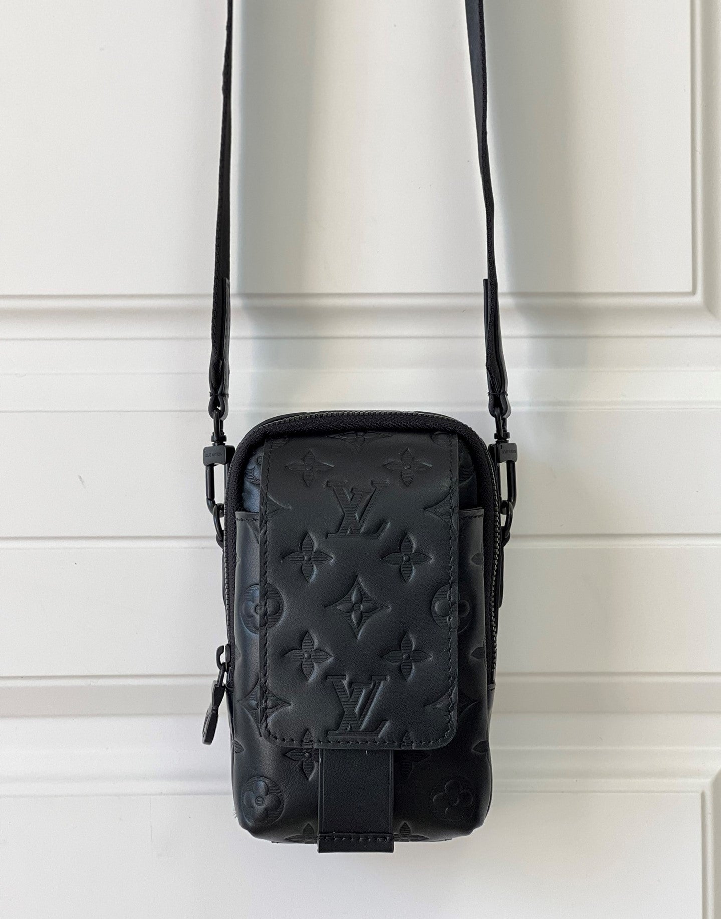 Louis Vuitton GlamIap Double Phone Pouch Monogram Black For Men, Bags, Crossbody Bags 7.1in/18cm Louis Vuitton M81005