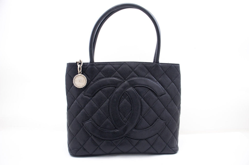 CHANEL SiLouis Vuittoner Medallion Caviar Shoulder Bag Shopping Tote Black k56