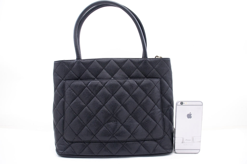 CHANEL SiLouis Vuittoner Medallion Caviar Shoulder Bag Shopping Tote Black k56