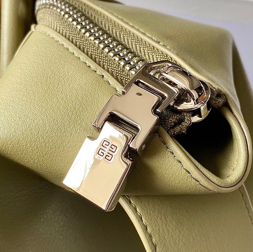 gv Small Antigona Soft Bag Green For Women, Handbags, Shoulder Bags 17.7in/45cm GVCÃ‚Â 