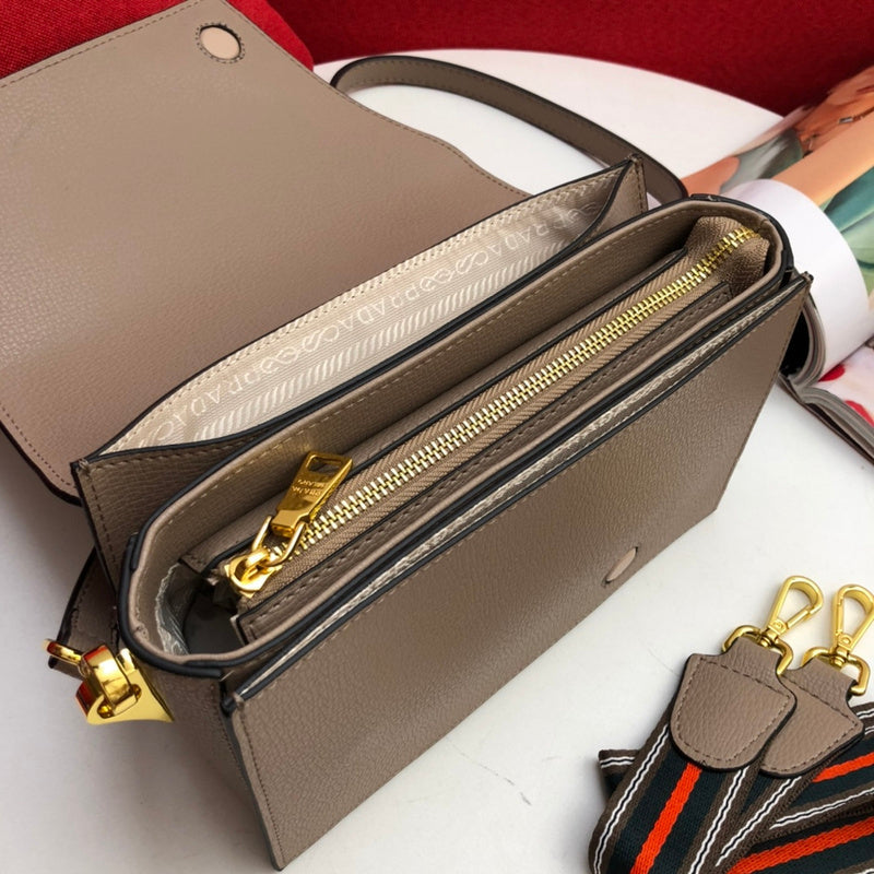 Barnes-Bags - Prada Bags - 924
