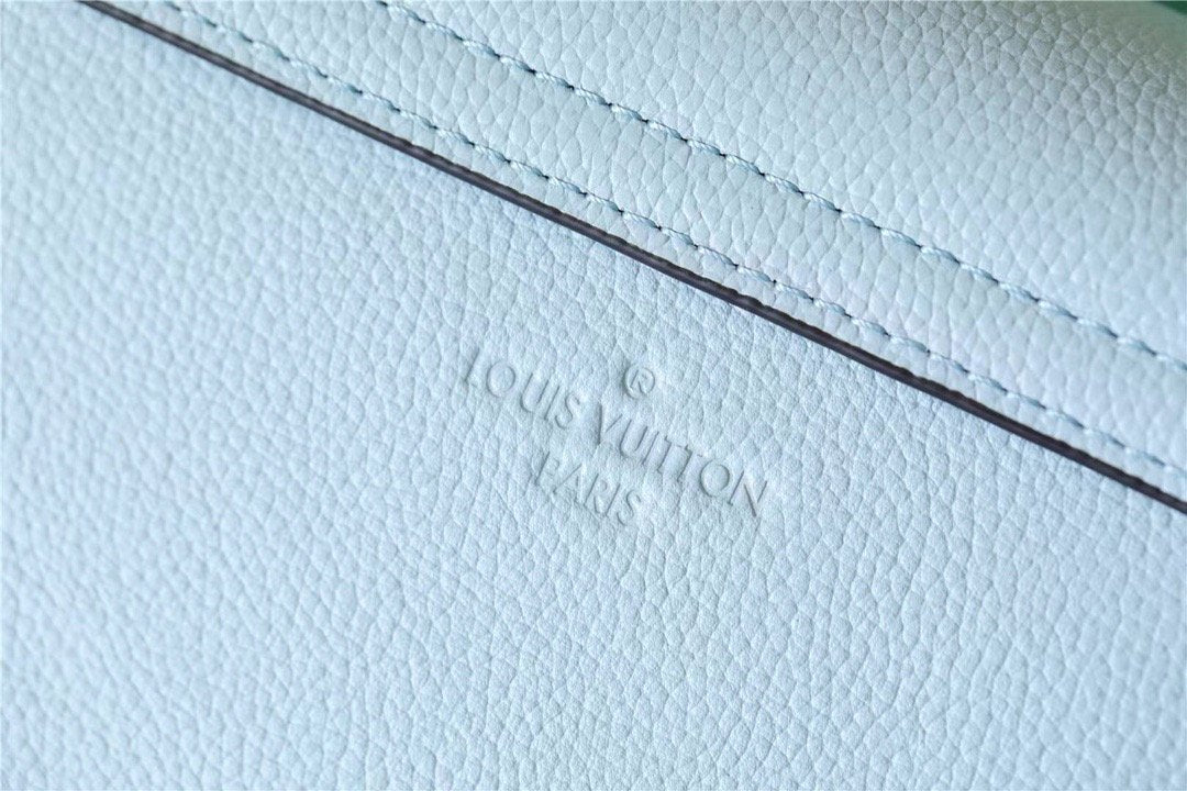 Louis Vuitton Lockme Tender Light Blue For Women, WomenÃƒÂ¢Ã¢â€šÂ¬Ã¢â€žÂ¢s Handbags, Shoulder And Crossbody Bags 7.5in/19cm Louis Vuitton