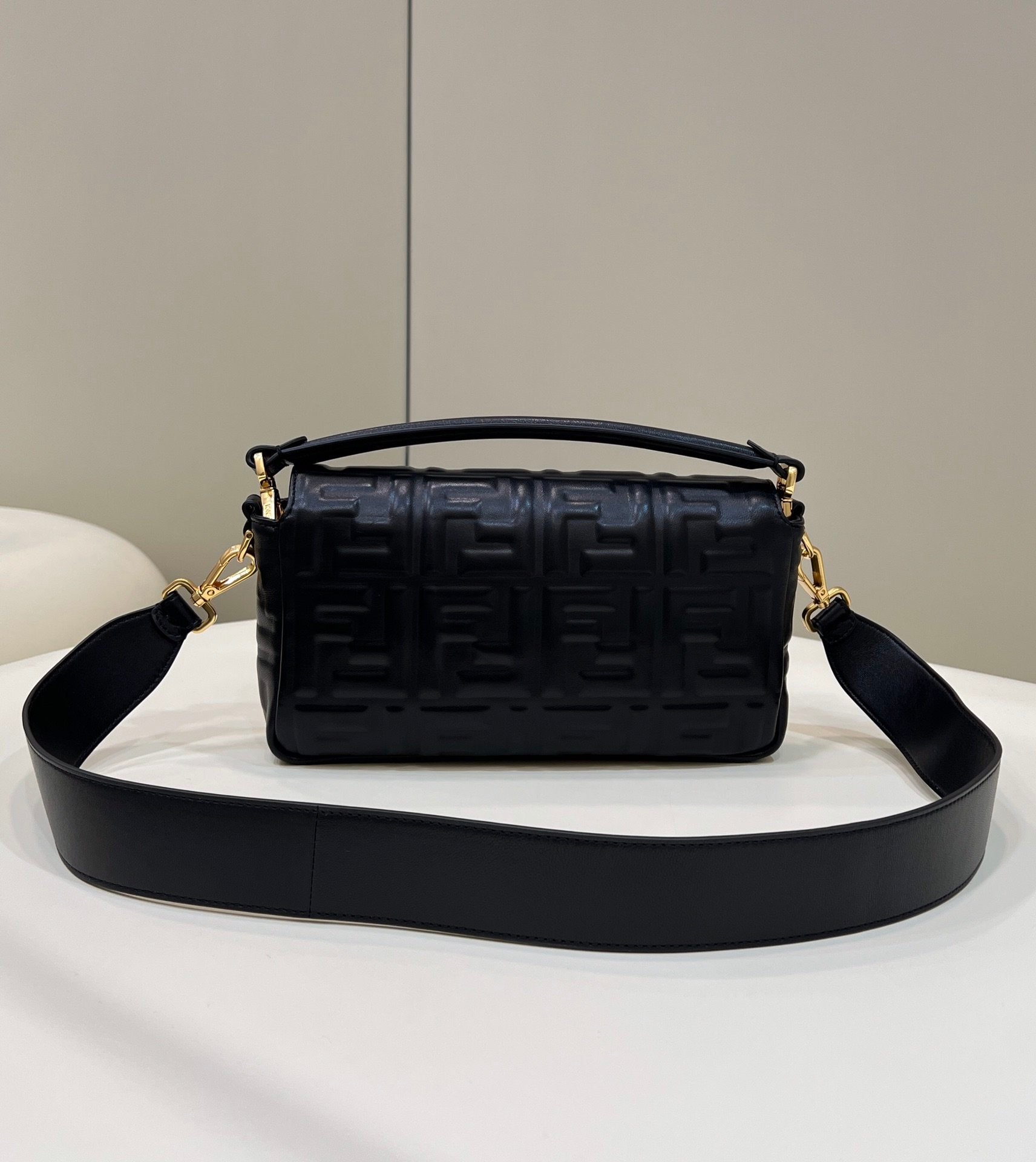 Baguette Black For Women, Handbags, Shoulder And Crossbody Bags 10.6in/27cm FF 8BR600A72VF15ZW