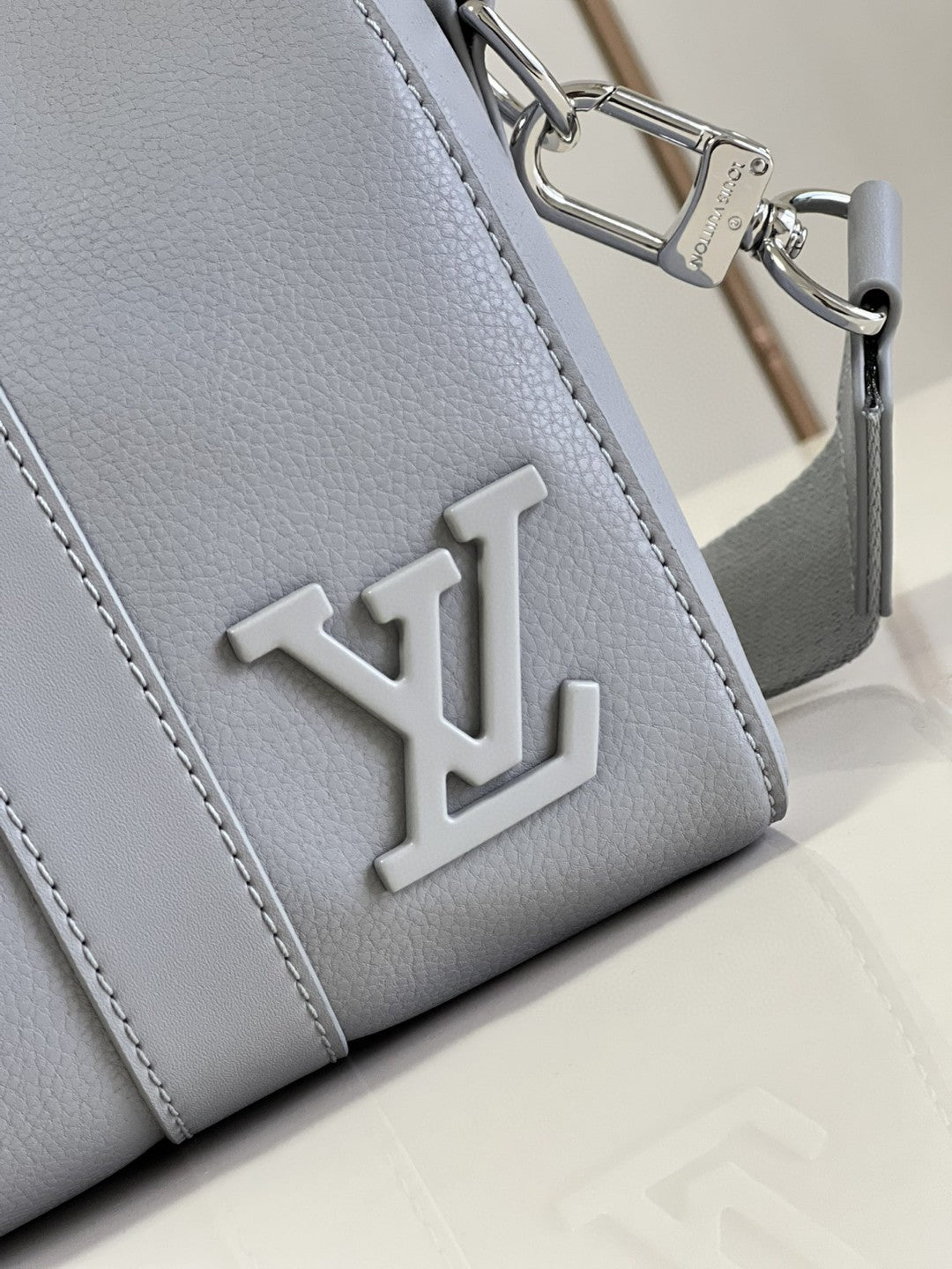 Louis Vuitton City Keepall Grey Aerogram For Women, WoBags, Crossbody Bags 10.6in/27cm Louis Vuitton M59328