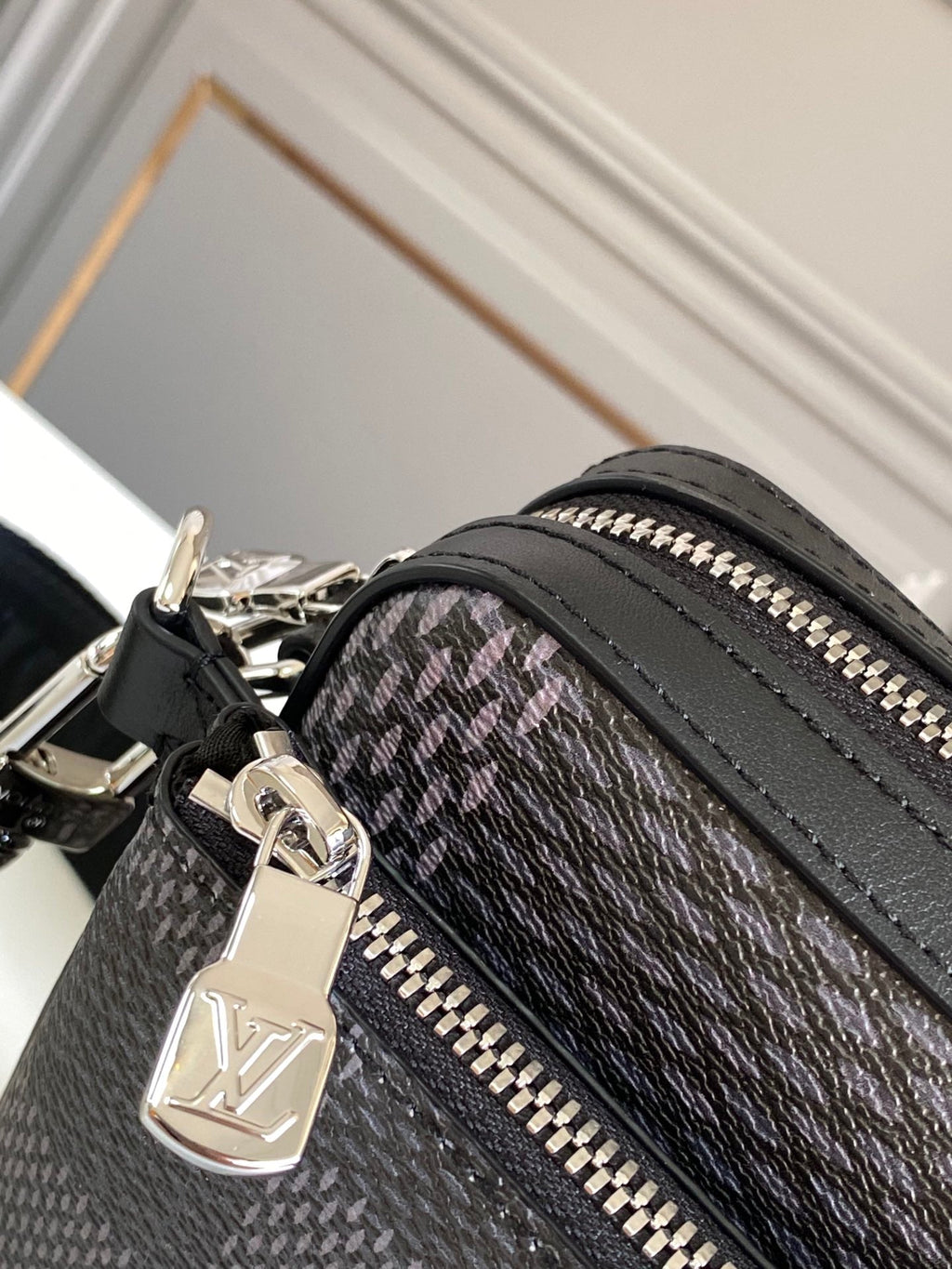 Louis Vuitton Trio Messenger Damier Graphite Black For Men, Bags, Shoulder And Crossbody Bags 9.8in/25cm Louis Vuitton N50017