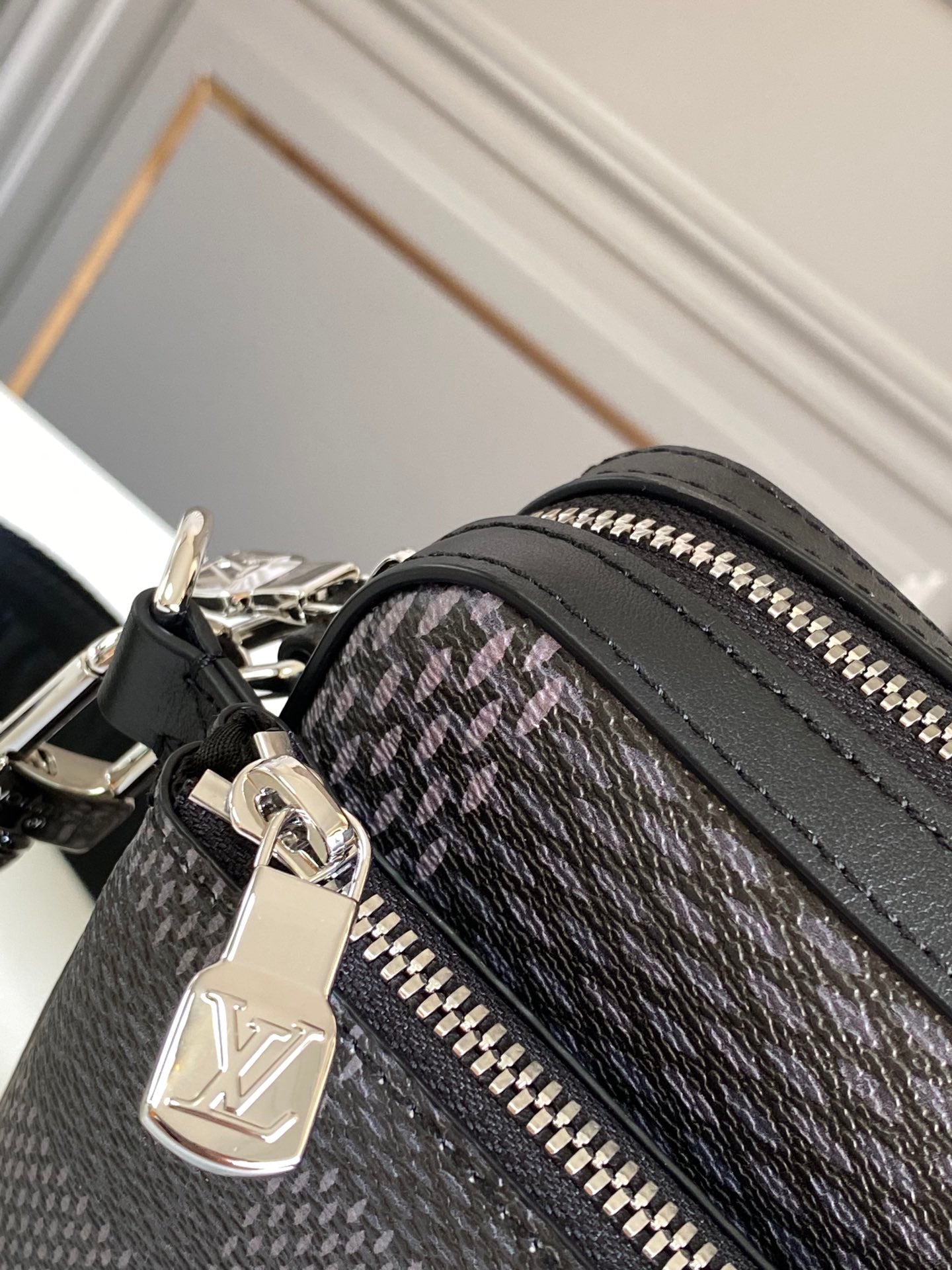 Louis Vuitton Trio Messenger Damier Graphite Black For Men, Bags, Shoulder And Crossbody Bags 9.8in/25cm Louis Vuitton N50017