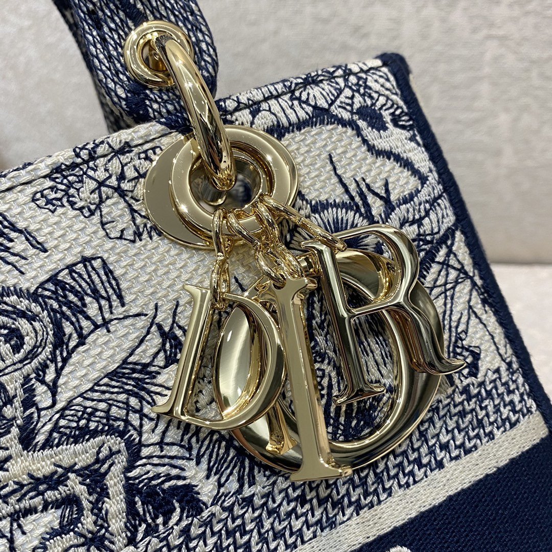 Dior MeDiorum Lady D-Lite Bag Blue Toile de Jouy Reverse Embroidery, Blue Handbags, Crossbody Bags, 24cm CD M0565ORGO_M928
