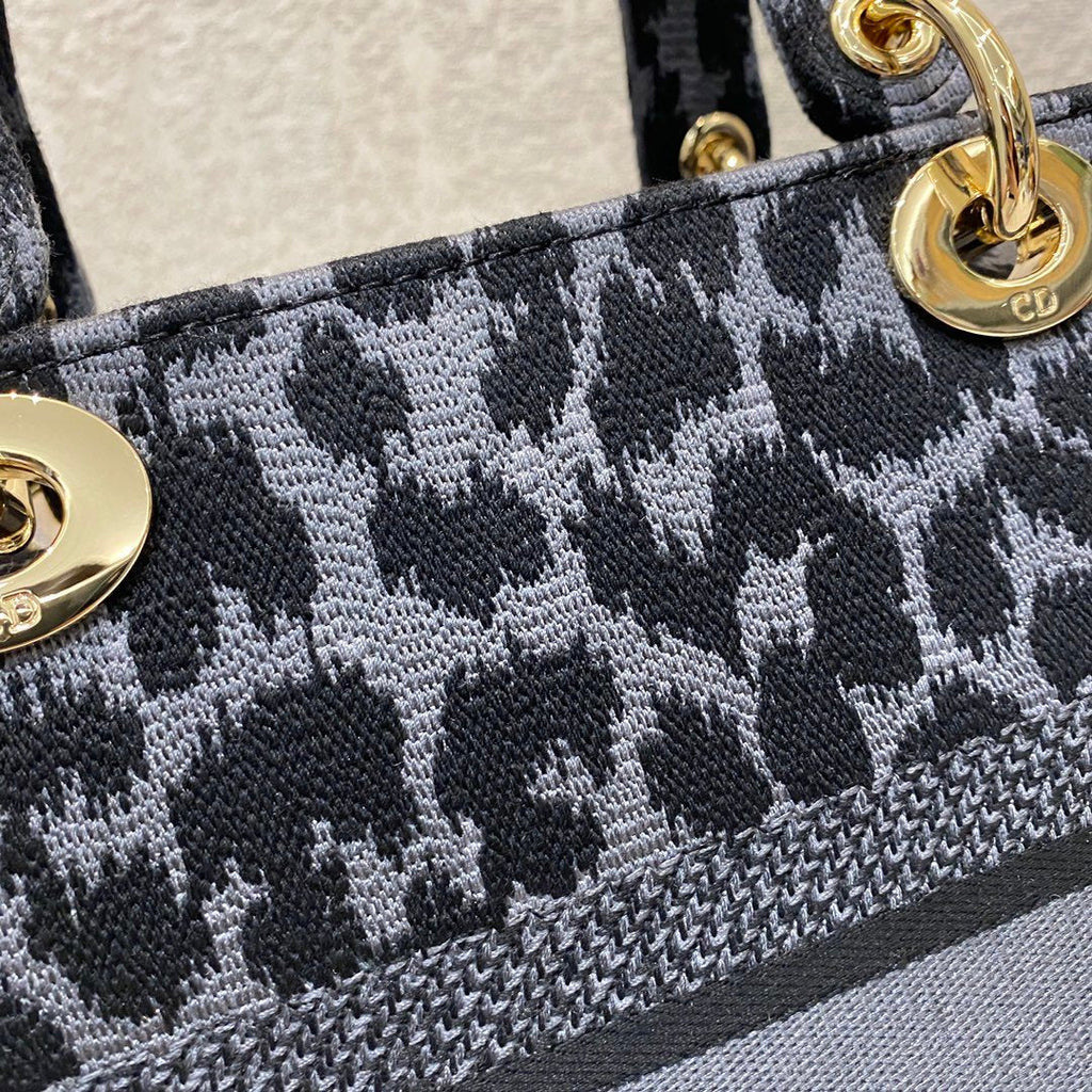 Dior MeDiorum Lady D-Lite Bag Blue and Black Mizza Embroidery, Blue and Black Handbags, Crossbody Bags, 24cm CD M0565ORHM_M962