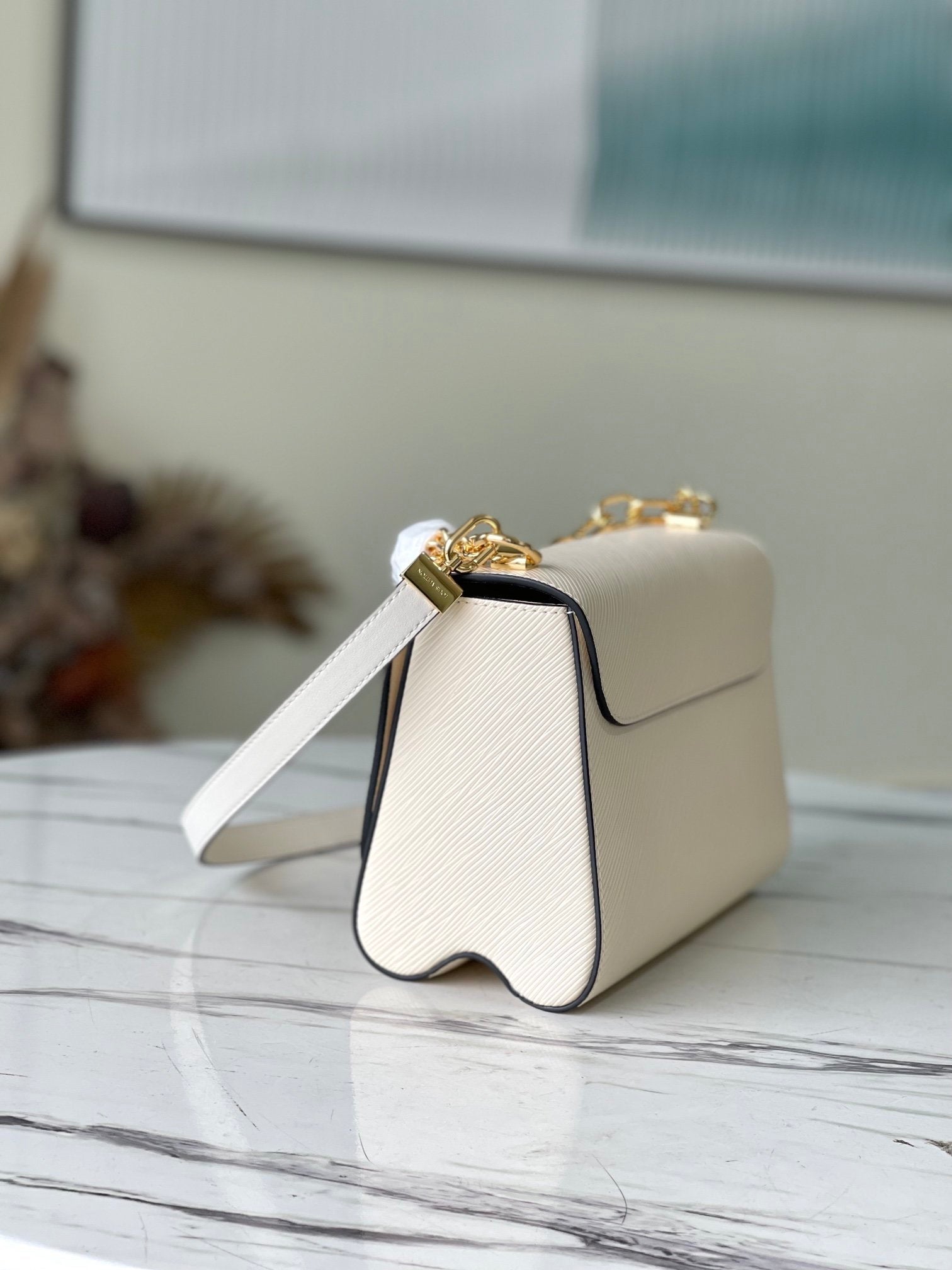 Louis Vuitton Twist MM Monogram GlamIower Quartz White For Women,  Shoulder And Crossbody Bags 9.1in/23cm Louis Vuitton M59403