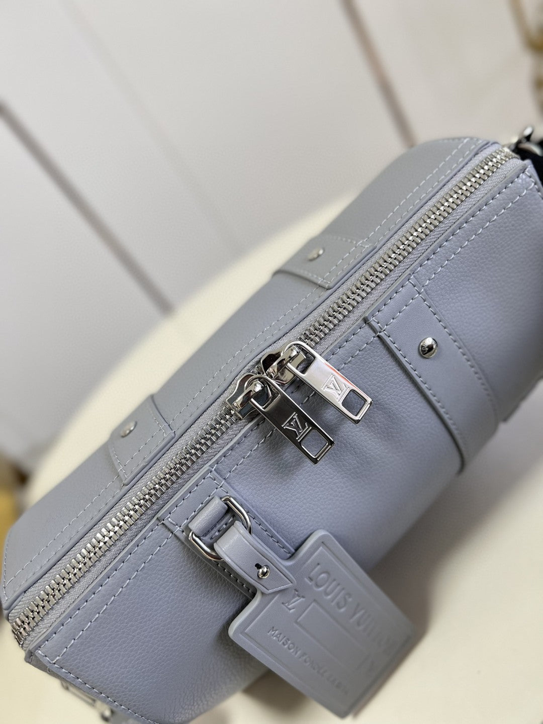Louis Vuitton City Keepall Grey Aerogram For Women, WoBags, Crossbody Bags 10.6in/27cm Louis Vuitton M59328