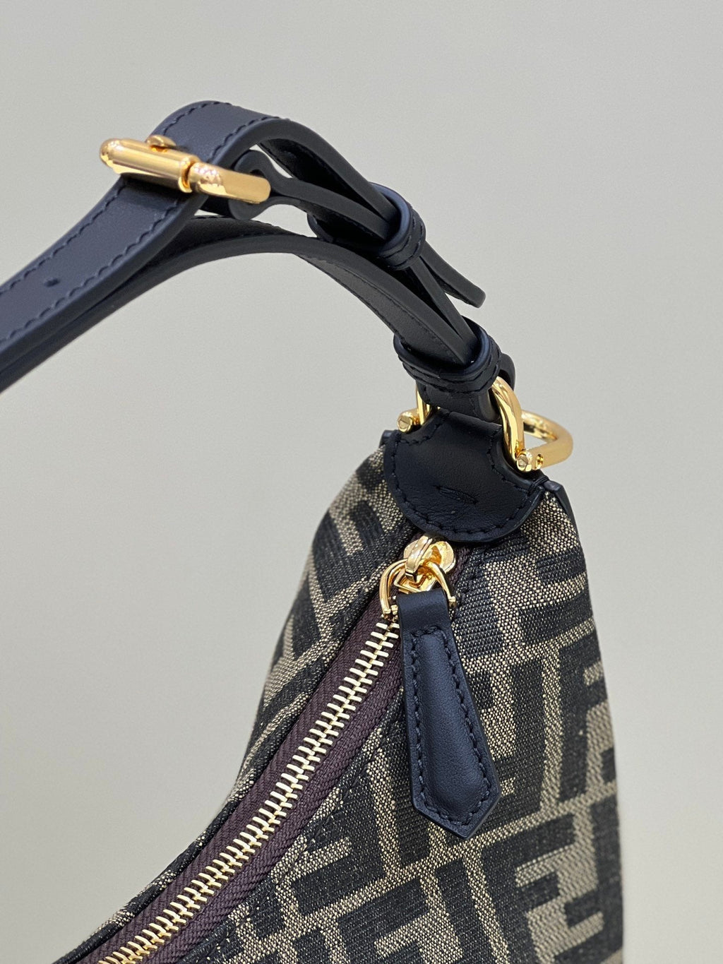 graphy Small Brown For Women, Women’s Handbags, Shoulder Bags 11.4in/29cm 8BR798