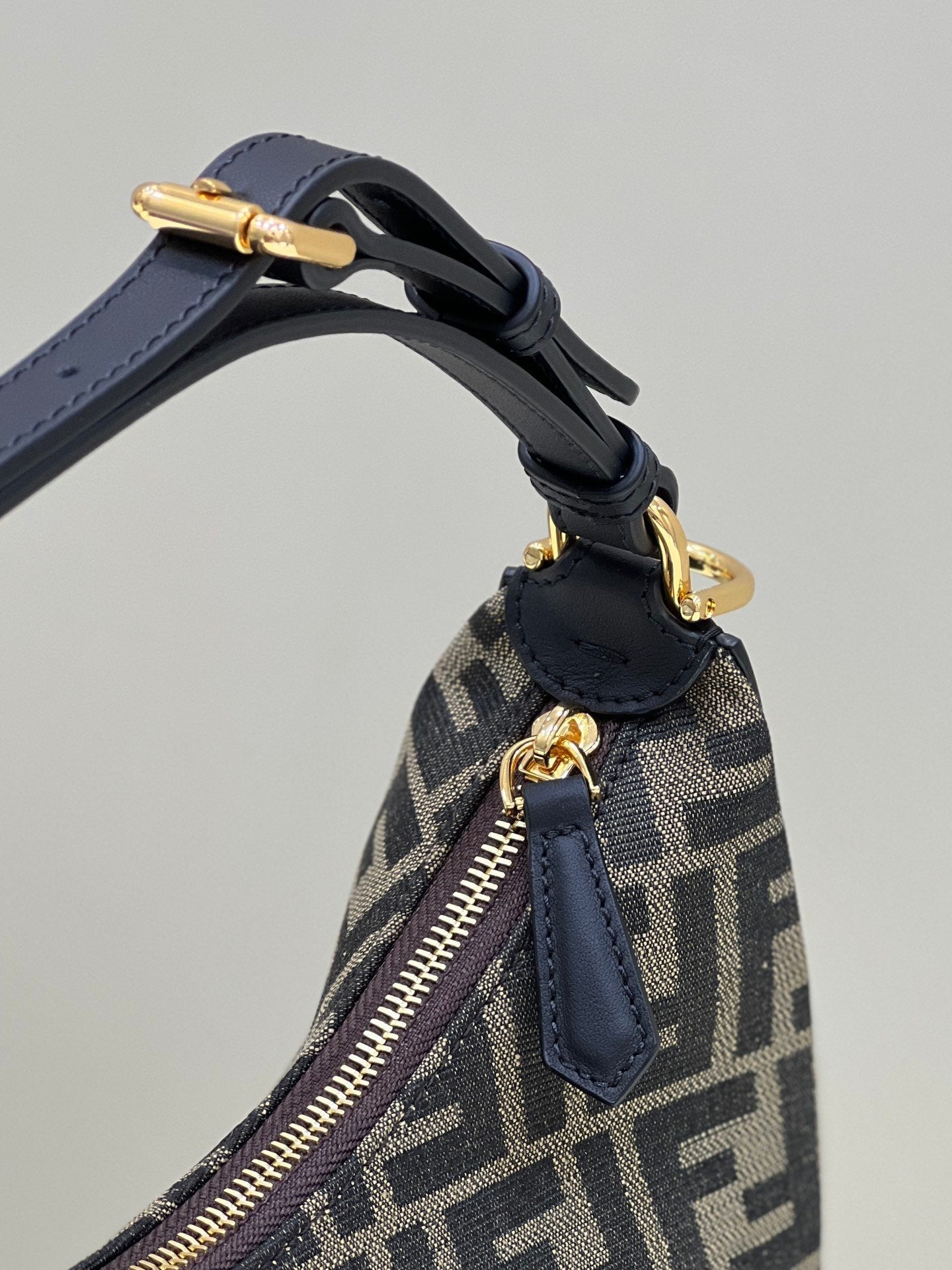 graphy Small Brown For Women, Women’s Handbags, Shoulder Bags 11.4in/29cm 8BR798