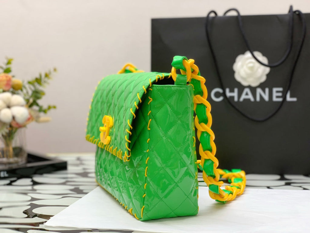 Chanelouis Vuittoninyl Classic Green and Yellow Shoulder bag For Women 29cm/11.5in