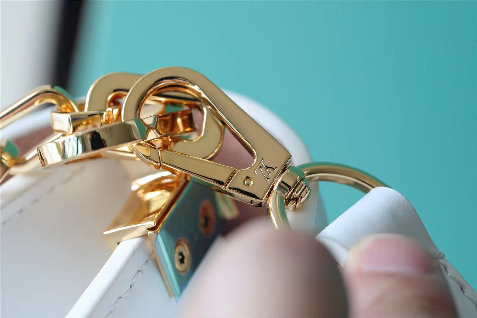 Louis Vuitton Dauphine East West Monogram White For Women,  Shoulder and Crossbody Bags 9.6in/24.5cm Louis Vuitton M20739