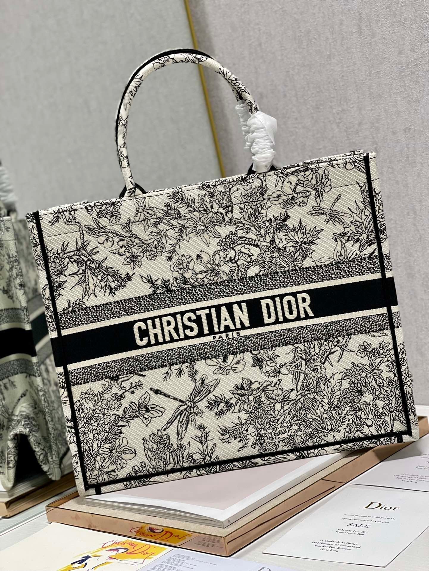 Dior Large Book Tote Blue Toile de Jouy Flowers Embroidery, Blue/Beige, For Women Women’s Handbags, Shoulder Bags, 42cm CD M1286ZTQW_M808
