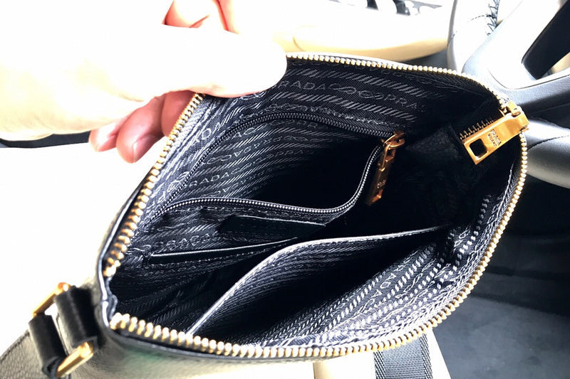 Barnes-Bags - Prada Bags - 879
