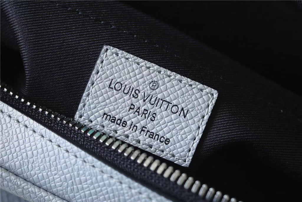Louis Vuitton Outdoor Messenger Bag Monogram/Taiga Gunmetal Grey For Men, Bags, Shoulder And Crossbody Bags 10.2in/26cm Louis Vuitton M30830