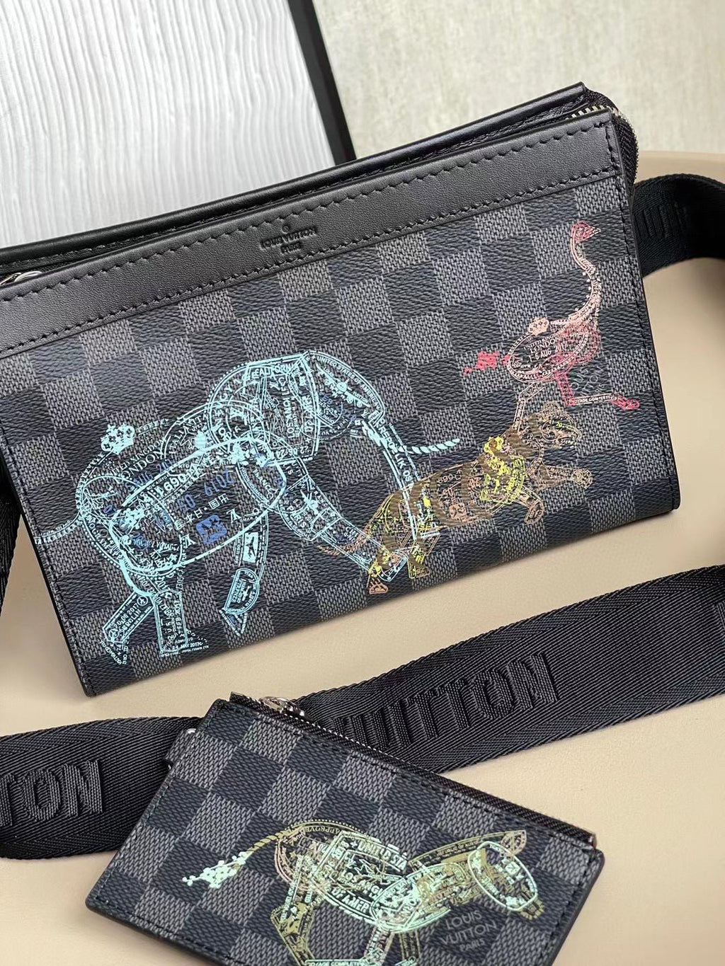 Louis Vuitton Gaston Wearable Wallet Damier Graphite For Men, Bags, Shoulder And Crossbody Bags 8.7in/22cm Louis Vuitton N64608