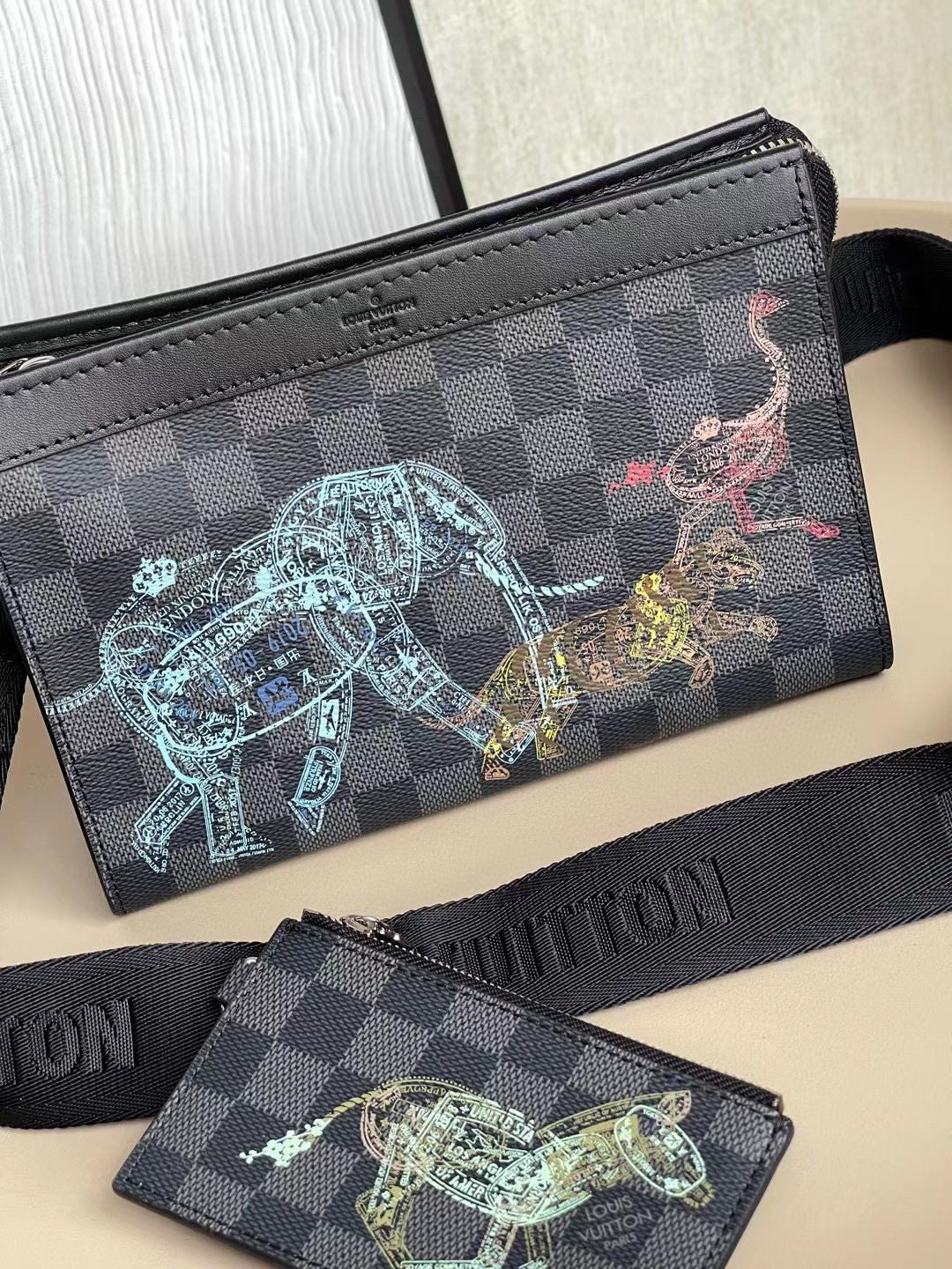 Louis Vuitton Gaston Wearable Wallet Damier Graphite For Men, Bags, Shoulder And Crossbody Bags 8.7in/22cm Louis Vuitton N64608