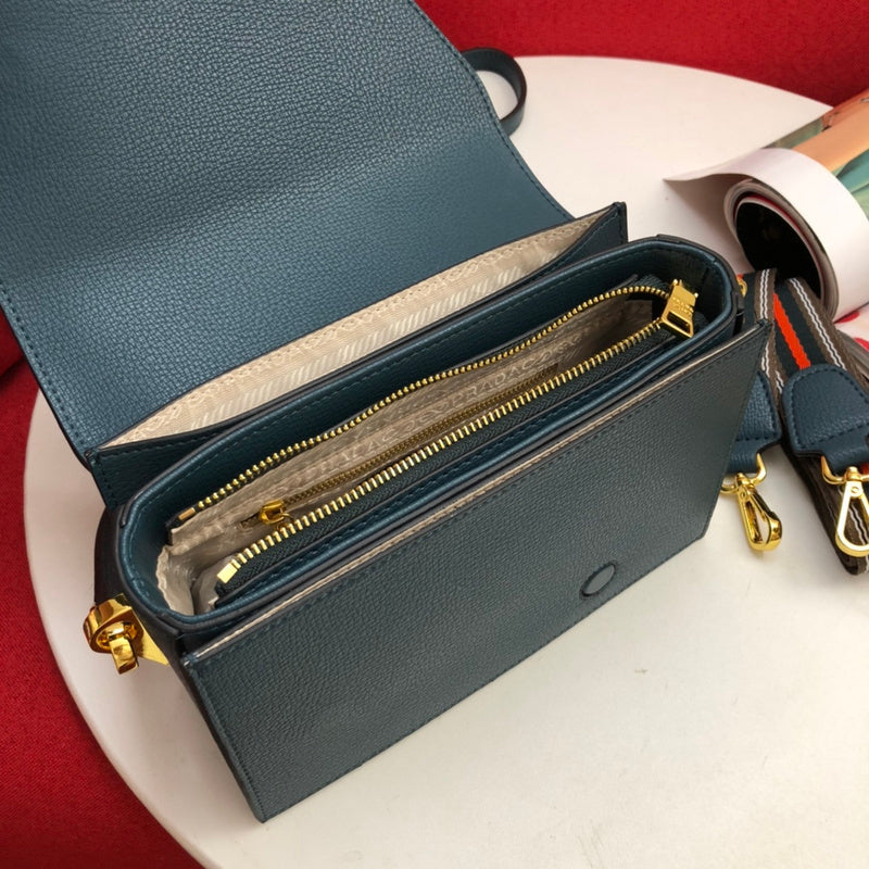 Barnes-Bags - Prada Bags - 925