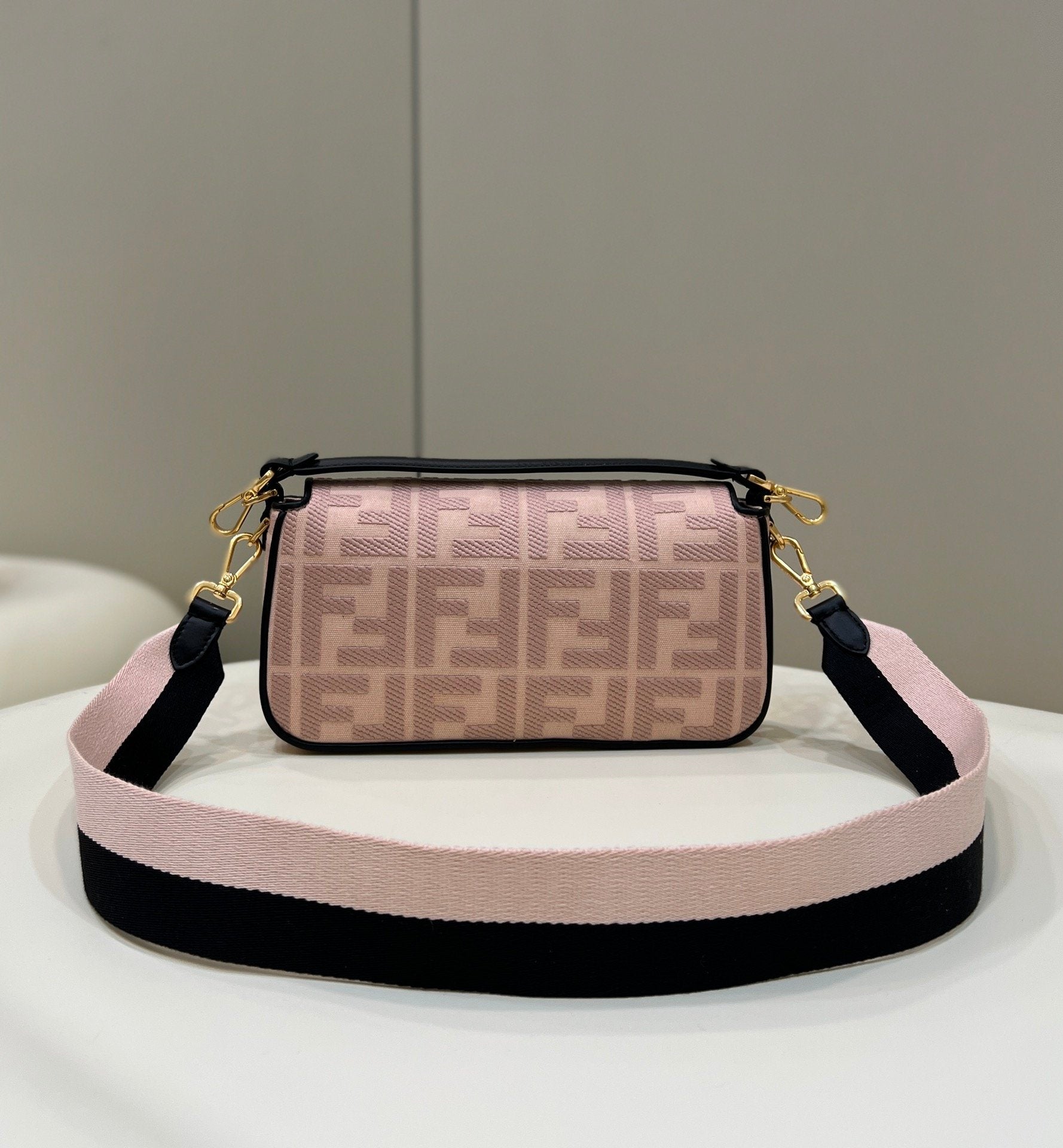 Baguette Light Pink For Women, Women’ Handbags, Shoulder And Crossbody Bags 10.6in/27cm FF 8BR600