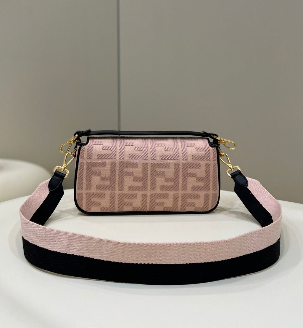 Baguette Light Pink For Women, Women’ Handbags, Shoulder And Crossbody Bags 10.6in/27cm FF 8BR600