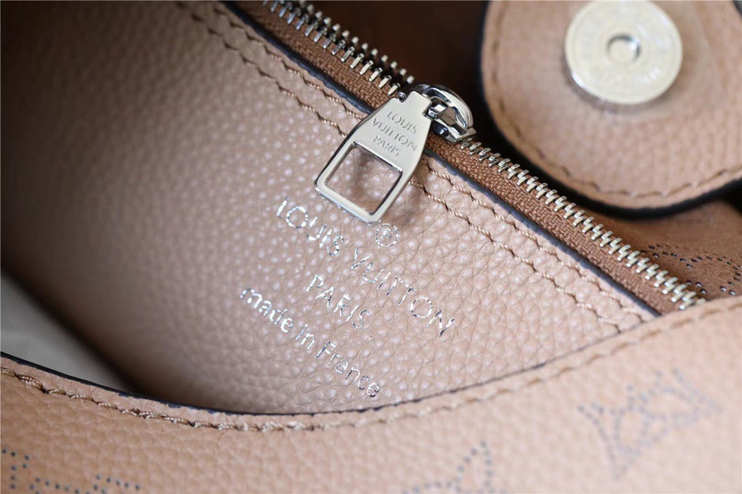 Louis Vuitton Carmel Hobo Bag Mahina Galet For Women, Women’s Handbags, Shoulder Bags And Crossbody Bags 13.8in/35cm Louis Vuitton