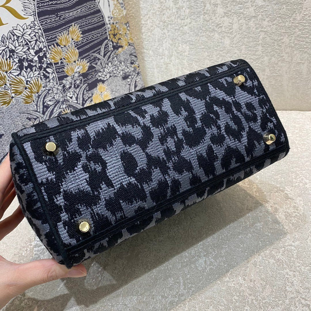 Dior MeDiorum Lady D-Lite Bag Blue and Black Mizza Embroidery, Blue and Black Handbags, Crossbody Bags, 24cm CD M0565ORHM_M962