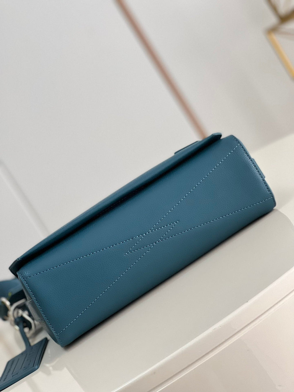 Louis Vuitton Messenger Grain Blue For Men, Bags, Shoulder And Crossbody Bags 11in/28cm Louis Vuitton M59327