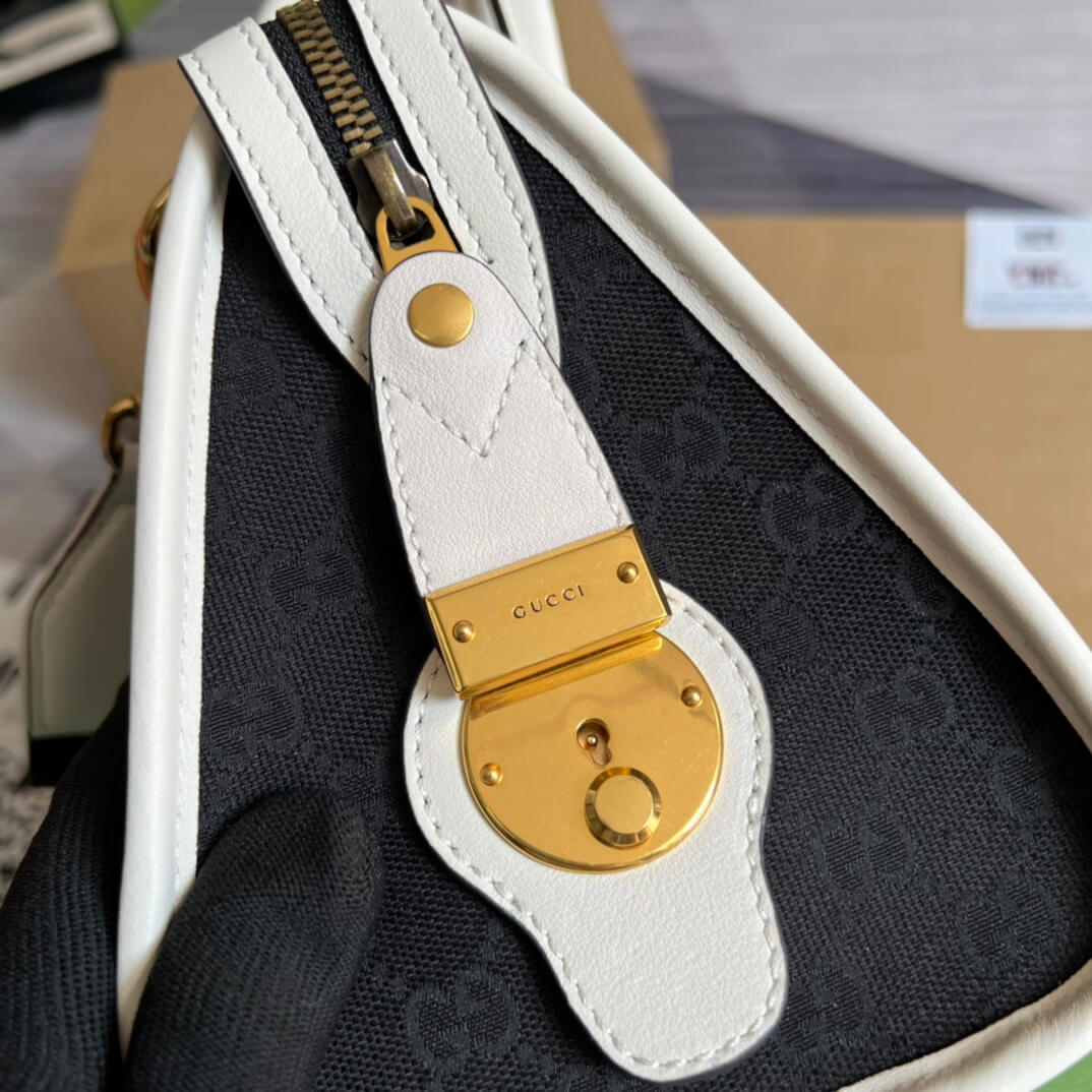 GC 715772 Exquisite PM white black 27CM