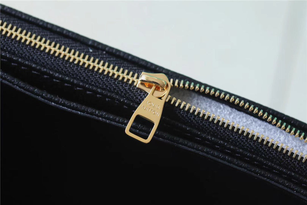 Louis Vuitton MarGLAMIau Monogram Empreinte Black For Women,  Shoulder And Crossbody Bags 9.6in/29.5cm Louis Vuitton M46200