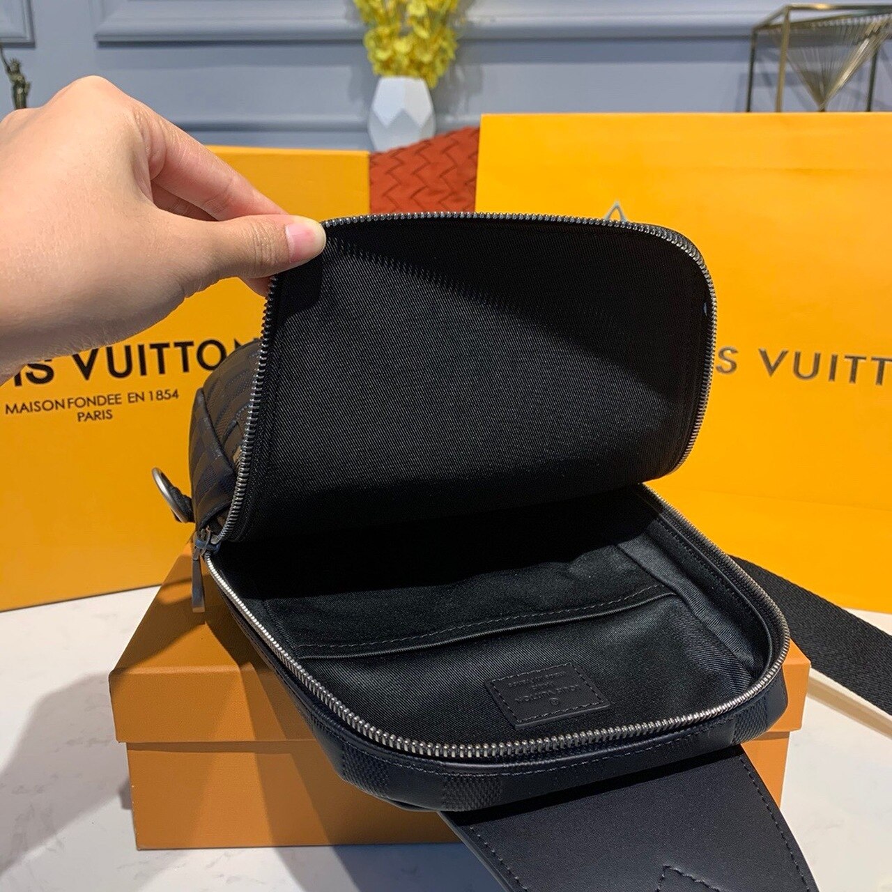 Louis Vuitton Avenue Sling Bag Damier Inni Black For Men, Bags, Crossbody Bags 12in/31cm N41720