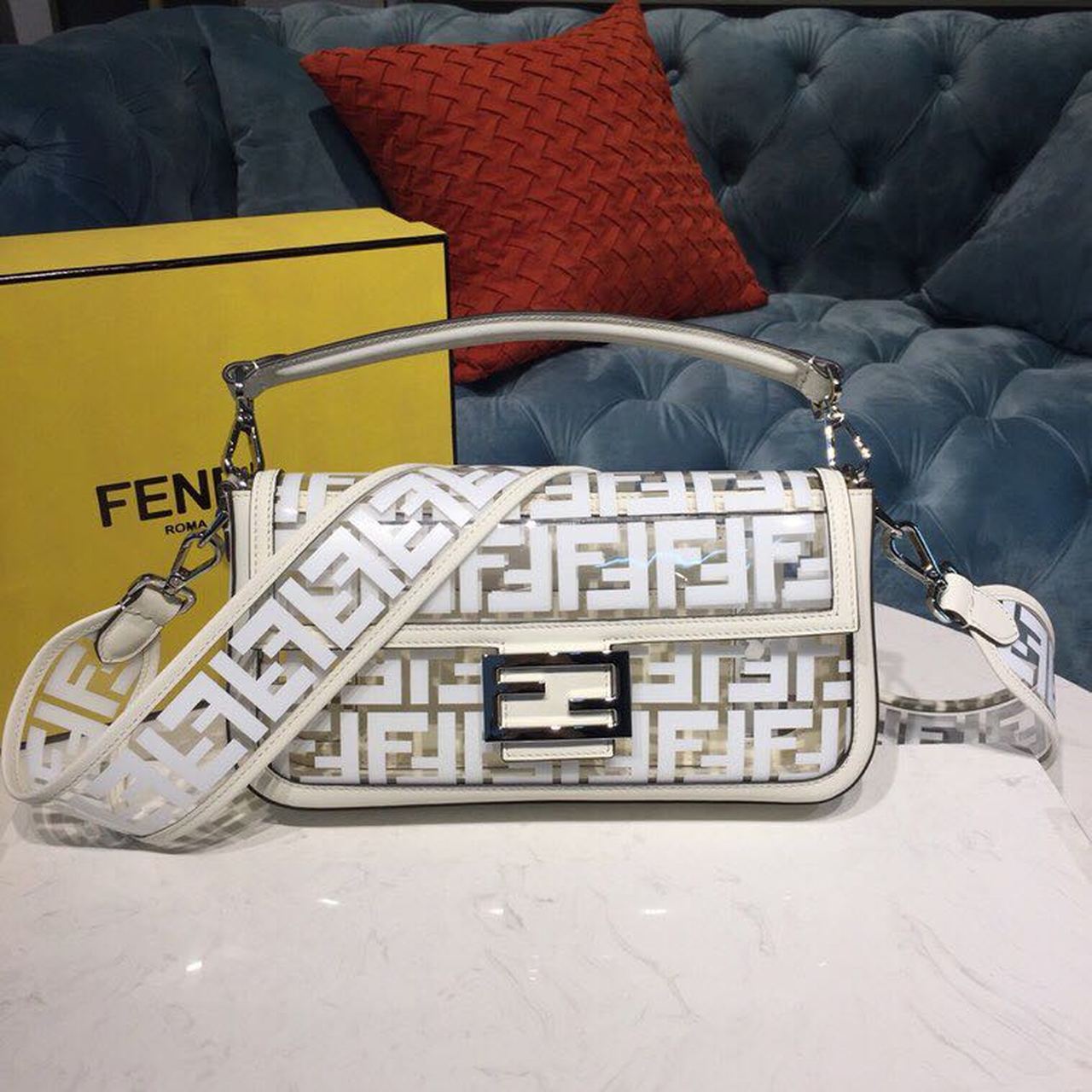 Baguette Nappa White For Women, Women’s Handbags, Shoulder And Crossbody Bags 10.6in/27cm FF 8BR600A72VF15AO
