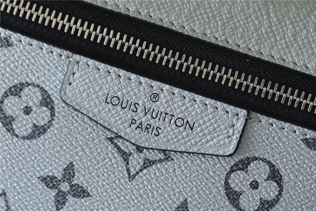 Louis Vuitton Outdoor Messenger Bag Monogram/Taiga Gunmetal Grey For Men, Bags, Shoulder And Crossbody Bags 10.2in/26cm Louis Vuitton M30830