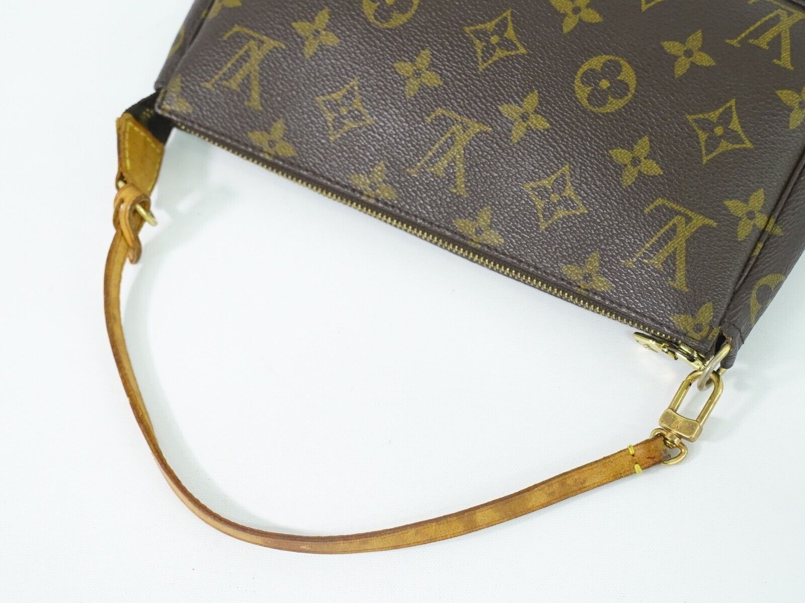 Louis Vuitton Pochette Accessoires  Canvas Clutch Bag