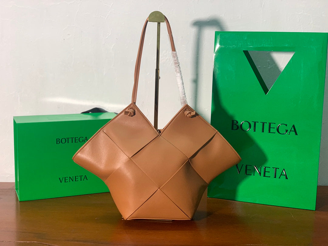 Bottega Veneta Shoulder Bag Brown, For Women, Women’s Bags 17.7in/45cm