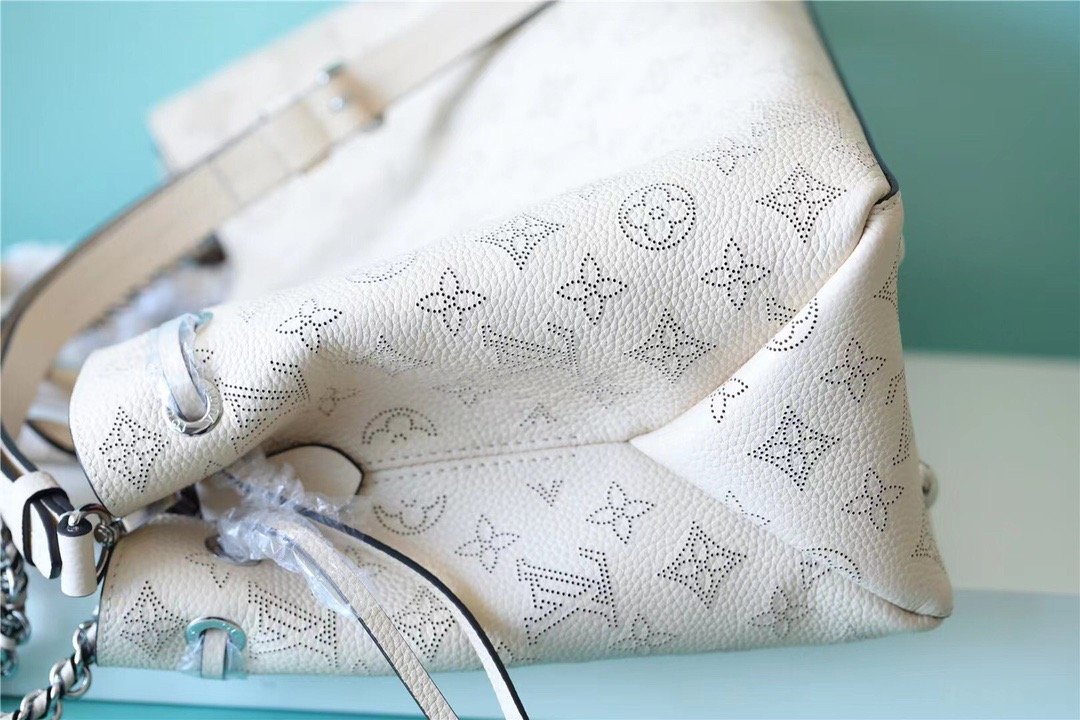Louis Vuitton Bella Tote Mahina Creme Beige For Women,  Shoulder And Crossbody Bags 12.6in/32cm Louis Vuitton M59203