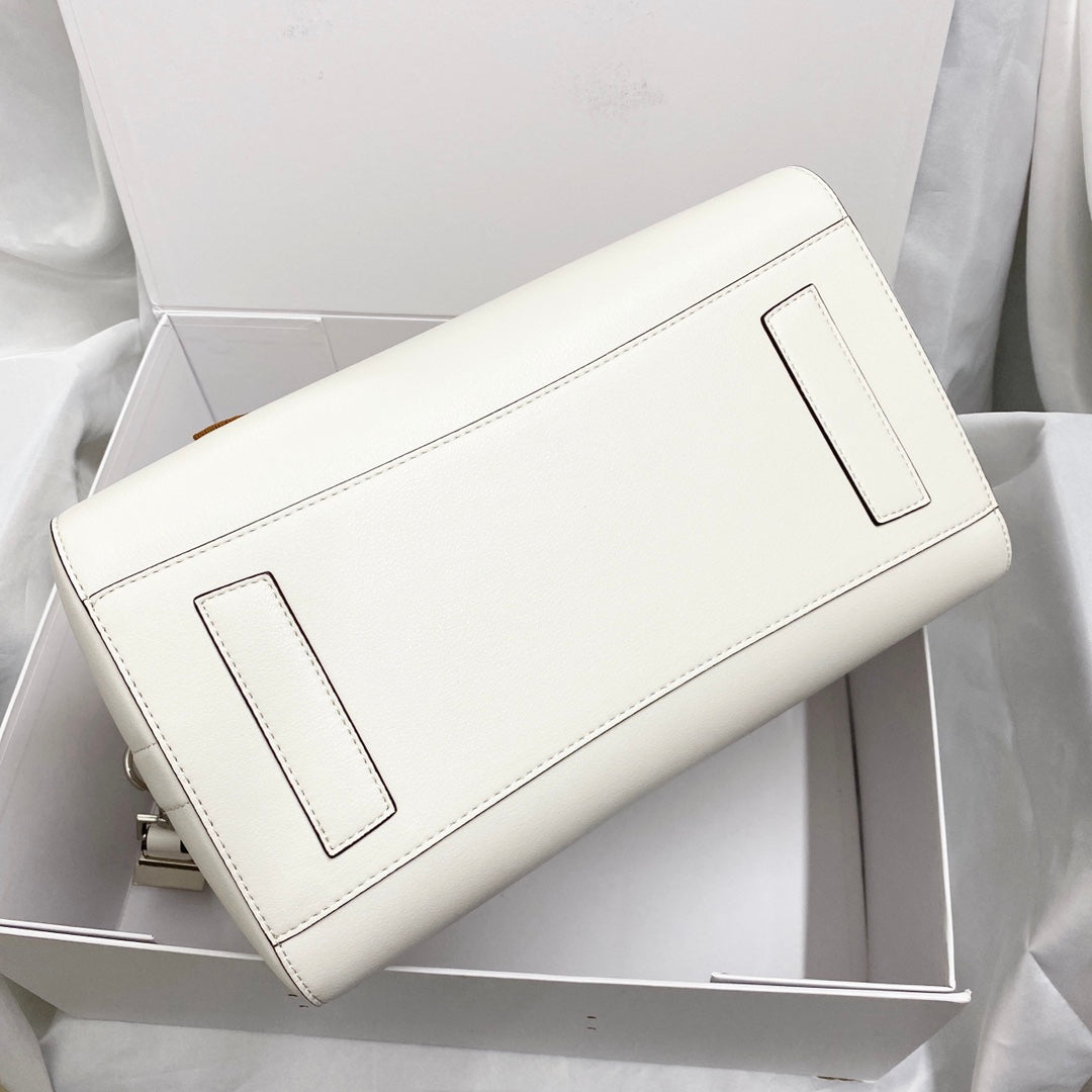 gv Antigona Bag White For Women, Handbags, Shoulder Bags 13in/33cm GVCÃ‚Â 