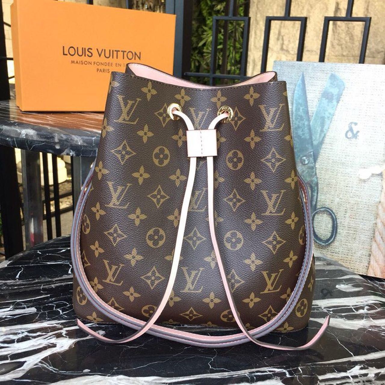 Louis Vuitton NeoNoe MM Bucket Bag Monogram Canvas Rose Poudre Pink For Women, WoBags, Shoulder Bags 10.2in/26cm Louis Vuitton M44022