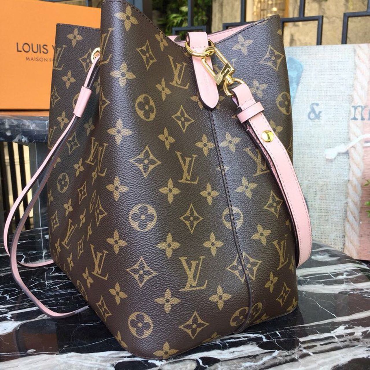 Louis Vuitton NeoNoe MM Bucket Bag Monogram Canvas Rose Poudre Pink For Women, WoBags, Shoulder Bags 10.2in/26cm Louis Vuitton M44022