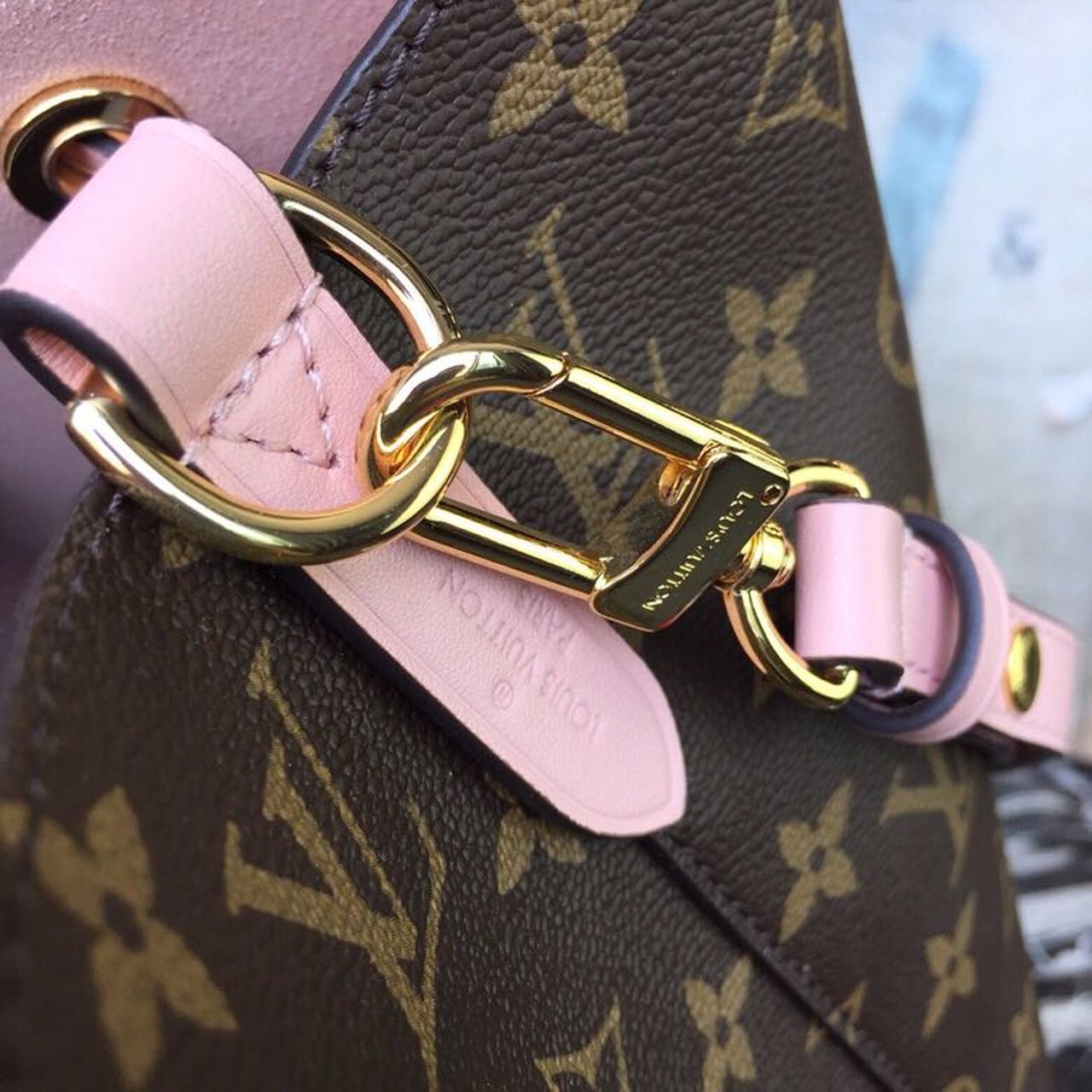 Louis Vuitton NeoNoe MM Bucket Bag Monogram Canvas Rose Poudre Pink For Women, WoBags, Shoulder Bags 10.2in/26cm Louis Vuitton M44022