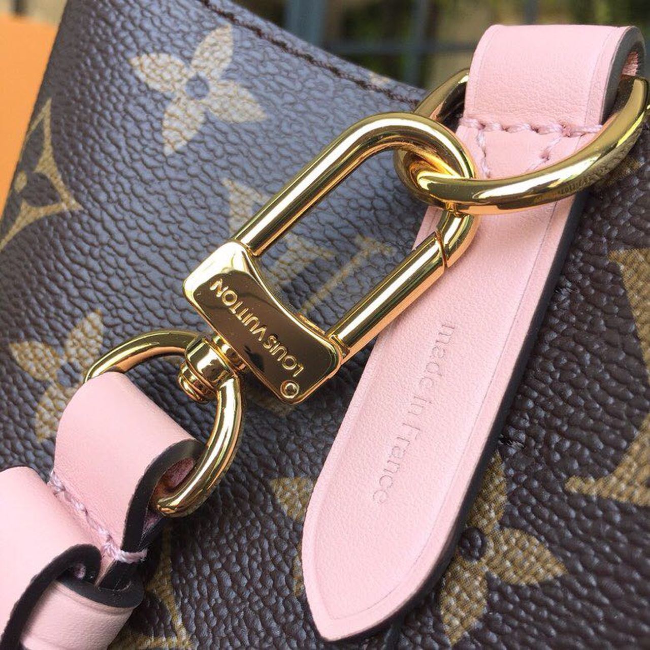 Louis Vuitton NeoNoe MM Bucket Bag Monogram Canvas Rose Poudre Pink For Women, WoBags, Shoulder Bags 10.2in/26cm Louis Vuitton M44022