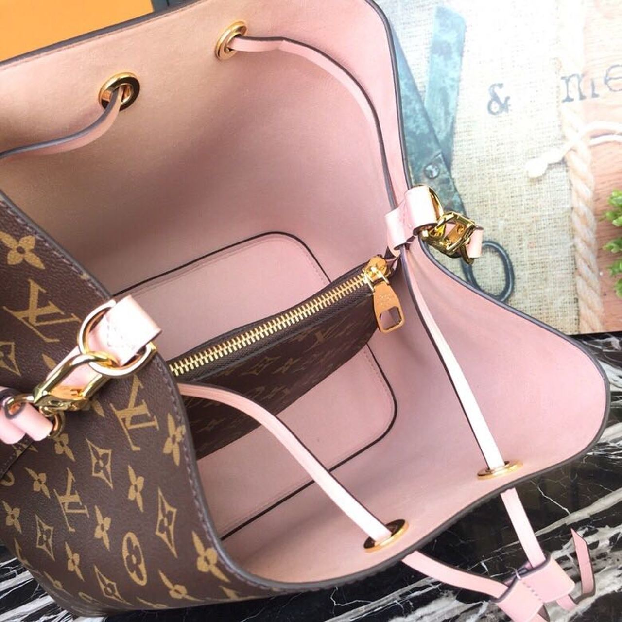 Louis Vuitton NeoNoe MM Bucket Bag Monogram Canvas Rose Poudre Pink For Women, WoBags, Shoulder Bags 10.2in/26cm Louis Vuitton M44022