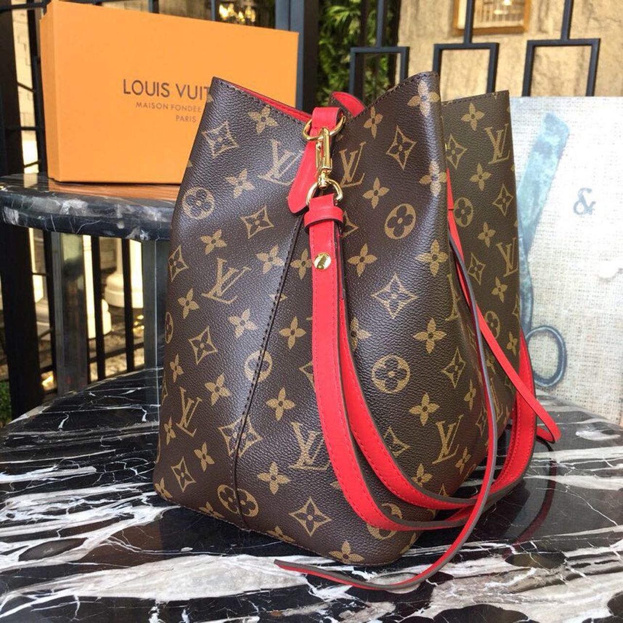 Louis Vuitton NeoNoe MM Bucket Bag Monogram Canvas Coquelicot Red For Women, WomenÃƒÂ¢Ã¢â€šÂ¬Ã¢â€žÂ¢s Handbags, Shoulder And Crossbody Bags 10.2in/26cm Louis Vuitton M44021