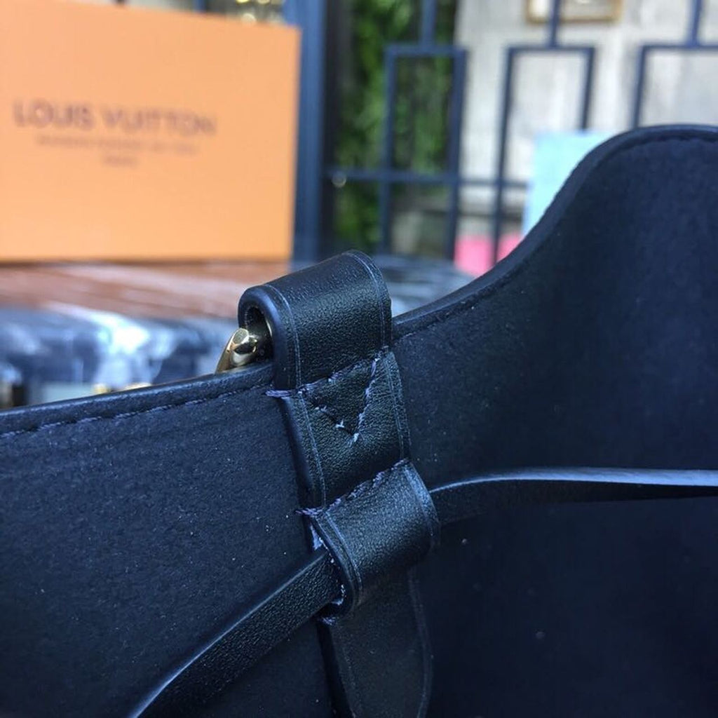 Louis Vuitton NeoNoe MM Bucket Bag Monogram Canvas Black For Women, WomenÃƒÂ¢Ã¢â€šÂ¬Ã¢â€žÂ¢s Handbags, Shoulder And Crossbody Bags 10.2in/26cm Louis Vuitton M44020